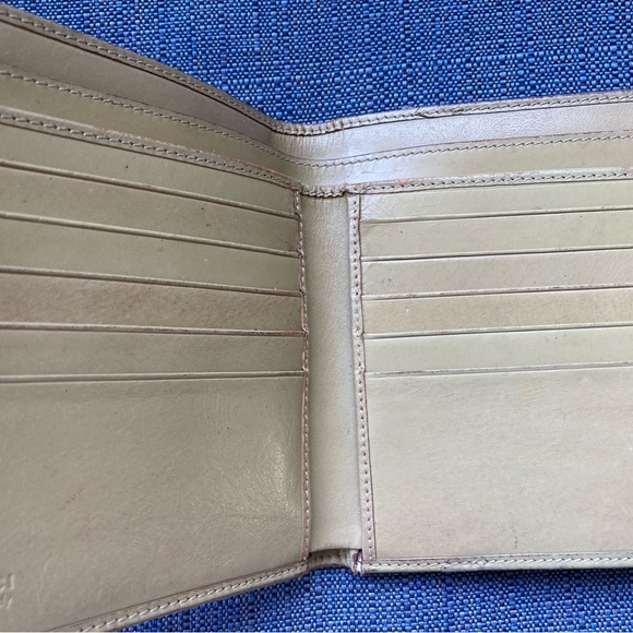 GUCCI WRISTLET.. VGC. NORMAL WEAR with piston lock - Picture 3 of 11